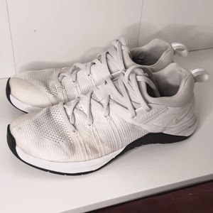Nike,white&black,size 9,women's metcon nikes,
